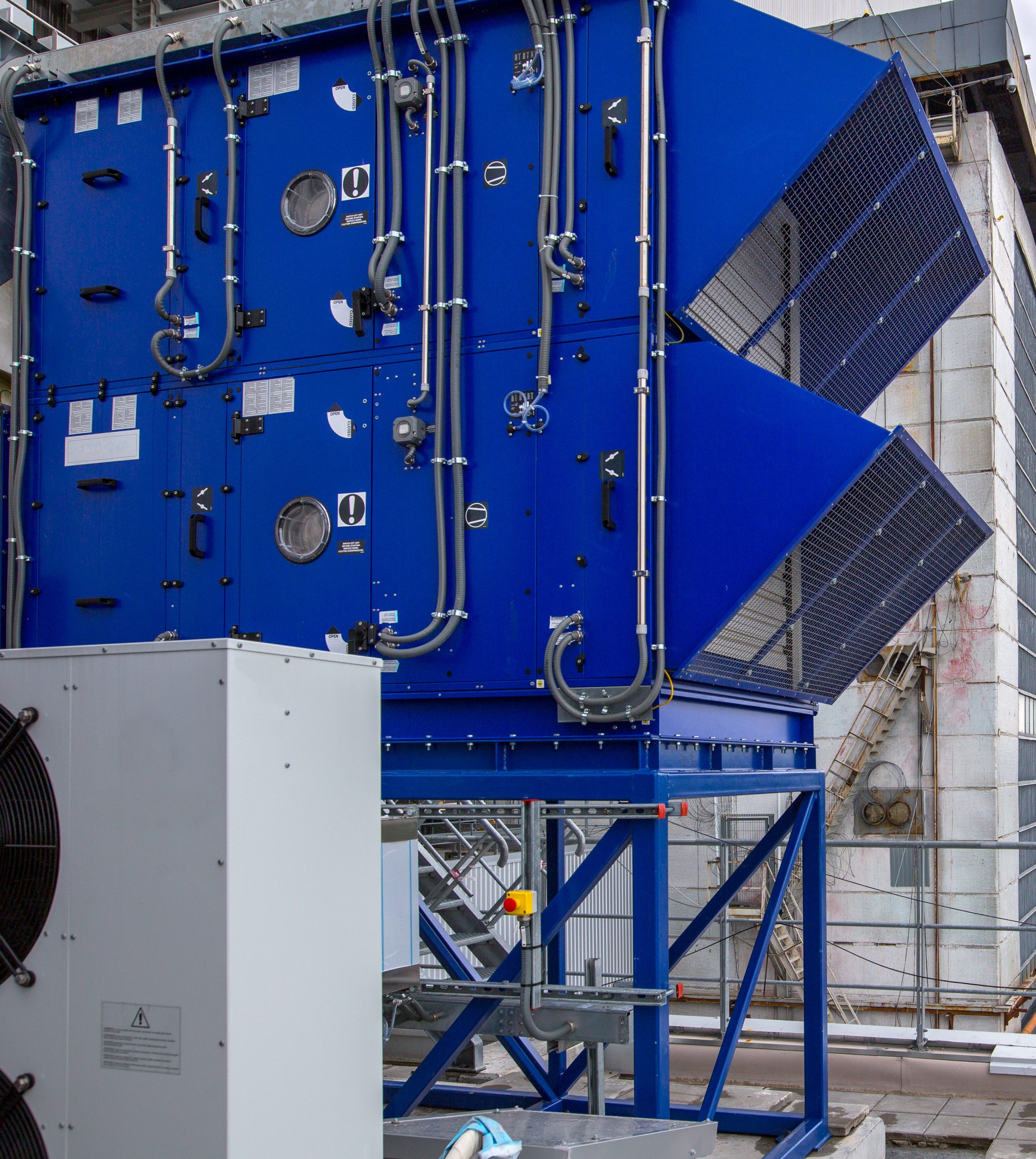 external-infrastructure-of-the-microclimate-suppor-2025-10-16-12-16-22-utc